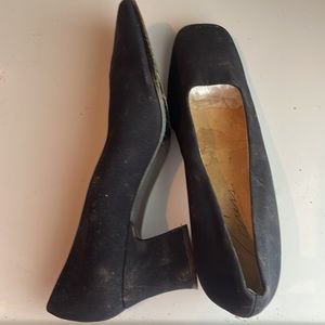Vintage 1990’s Carissa Heels navy pumps size 7 1/2